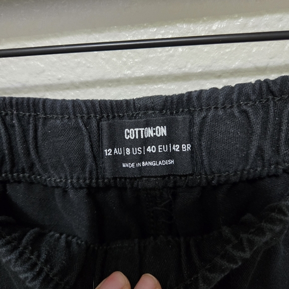 Black Cotton on Jogger - Picture 4 of 6